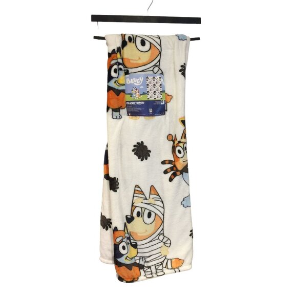 Bluey Family Halloween Plush Throw 50" x 70" Mummy Pirate Spider - Picture 1 of 3